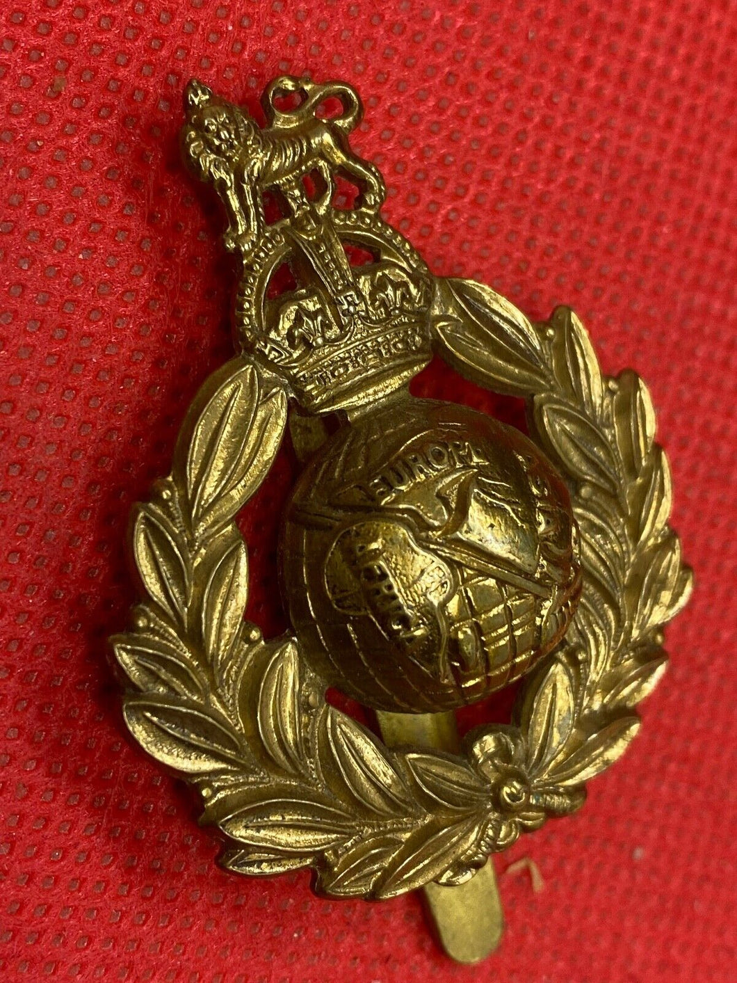 Original WW1 / WW2 British Army ROYAL MARINES Cap Badge