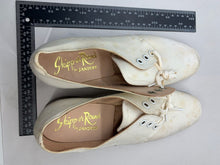 Load image into Gallery viewer, Original WW2 British Army Women&#39;s White Summer Shoes - ATS WAAF - Size 250s
