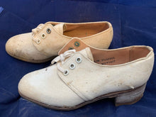 Lade das Bild in den Galerie-Viewer, Original WW2 British Army Women&#39;s White Summer Shoes - ATS WAAF - Size 215M #2
