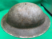 Lade das Bild in den Galerie-Viewer, Britischer Armee-Mk2-Brodie-Helm – Original aus dem 2. Weltkrieg – südafrikanische Herstellung 
