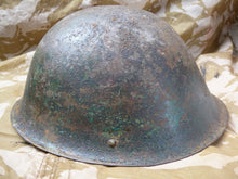 Lade das Bild in den Galerie-Viewer, Original WW2 Onwards British Army Mk4 Turtle Helmet
