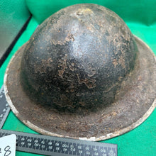 Lade das Bild in den Galerie-Viewer, Britischer Armee-Mk2-Brodie-Helm – Original aus dem 2. Weltkrieg – südafrikanische Herstellung 
