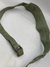 Charger l&#39;image dans la galerie, Original WW2 British Army 44 Pattern Shoulder Strap - 1945 Dated
