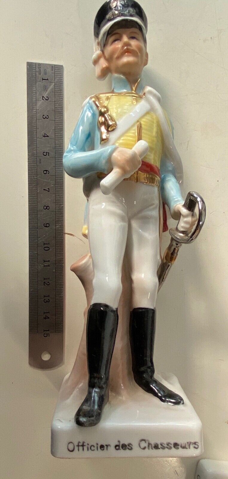 Vintage Porcelain Officier des Chasseurs figurine in excellent condition.