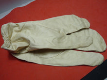 Load image into Gallery viewer, Original WW2 British Army Gunners Winter White Gloves - 1942
