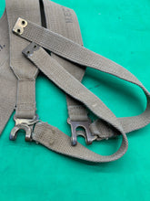 Charger l&#39;image dans la galerie, Original WW2 British Army 37 Pattern L Straps -  M.E.Co - 1943 Dated
