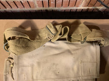 Charger l&#39;image dans la galerie, Original WW2 British Army Indian Made Soldiers Gas Mask Bag &amp; Strap - 1944 Dated
