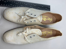 Load image into Gallery viewer, Original WW2 British Army Women&#39;s White Summer Shoes - ATS WAAF - Size 250s
