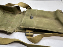 Charger l&#39;image dans la galerie, Original WW2 British Army Assault Light Weight Gas Mask Bag 1943 Dated
