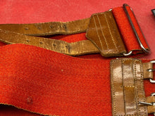 Lade das Bild in den Galerie-Viewer, A British Army - WATERLOO BAND OF THE KING’S DIVISION Stable Belt. 34&quot; Waist.
