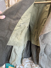 Lade das Bild in den Galerie-Viewer, Genuine French Army Greatcoat - Ideal as WW2 US Army Jeep Coat - 38&quot; Chest
