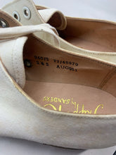 Load image into Gallery viewer, Original WW2 British Army Women&#39;s White Summer Shoes - ATS WAAF - Size 240s
