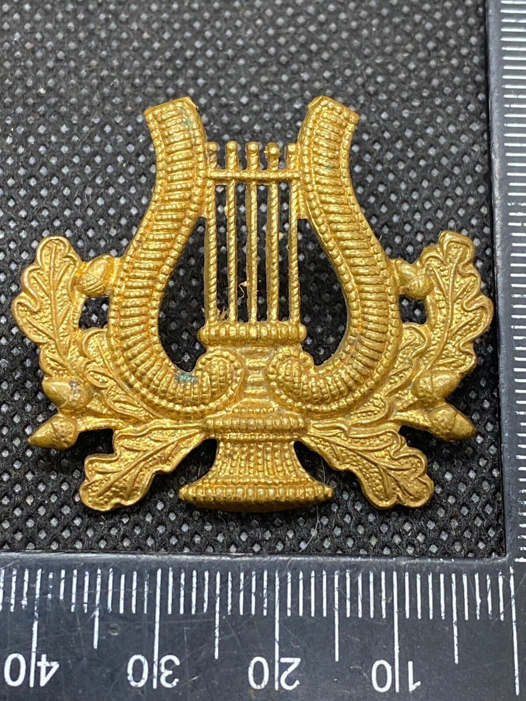 Original British Army Musicians Cap / Collar Badge