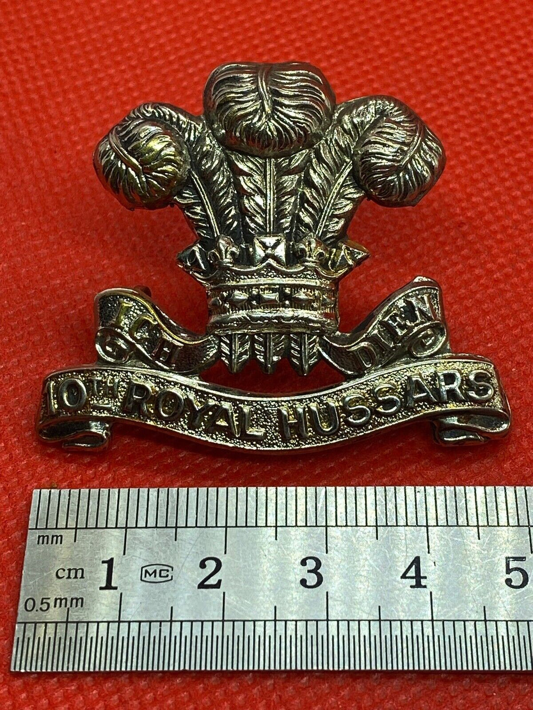 Original WW1 British Army 10th Royal Hussars Regiment Cap / Belt Badge