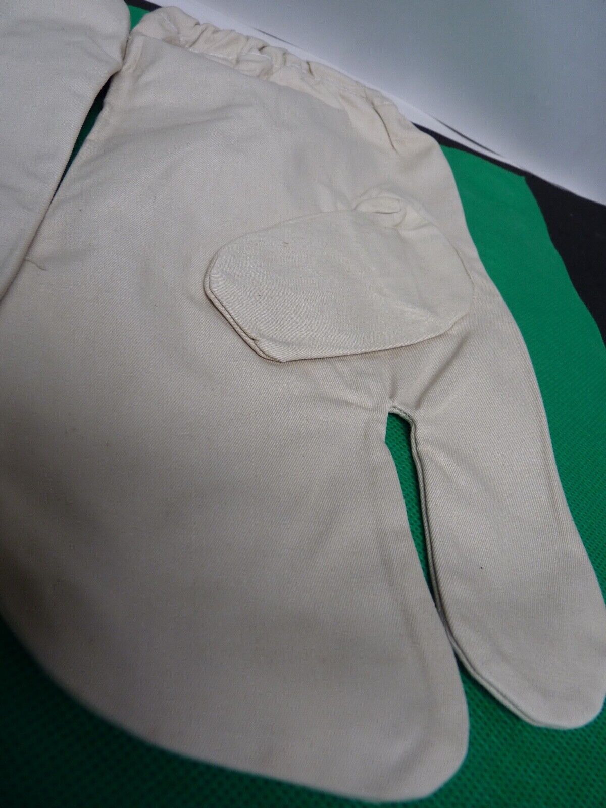 Original WW2 British Army Gunners Winter White Gloves - The Militaria Shop