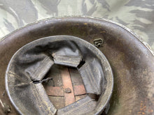 Lade das Bild in den Galerie-Viewer, Originaler Mk3 High Rivet Turtle Helm &amp; Futter der kanadischen/britischen Armee aus dem 2. Weltkrieg 
