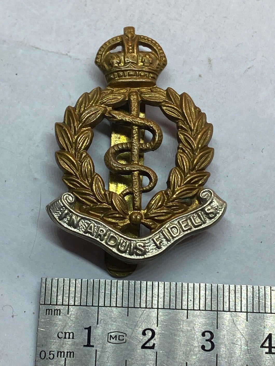 Original British Army WW1 / WW2 Royal Army Medical Corps Cap Badge