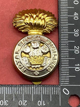 Load image into Gallery viewer, WW1 / WW2 British Army Royal Welch Fusiliers - Cap Badge.
