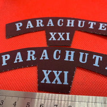 Load image into Gallery viewer, Pair of WW2 Style Printed 21st Parachute Regiment Shoulder Titles - Repro - #2
