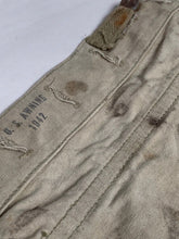 Lade das Bild in den Galerie-Viewer, Original WW2 US Army M1928 Haversack Pack Tail - 1942 Dated
