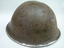 Lade das Bild in den Galerie-Viewer, Original WW2 British / Canadian Mk3 Turtle Helmet Great Paint
