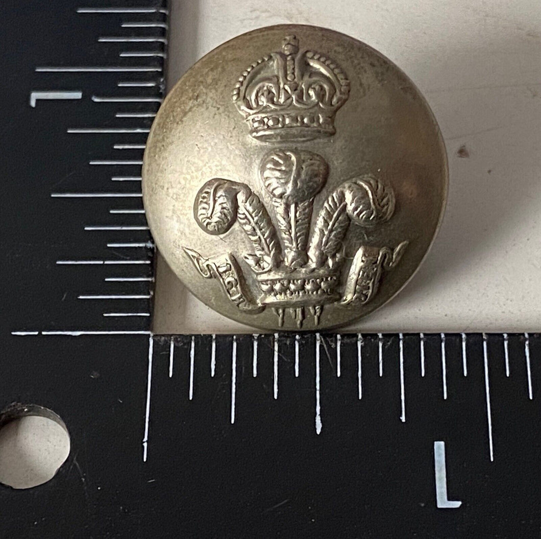 Kings Crown British Army Welsh Volunteer Regiment tunic button - approx 24mm