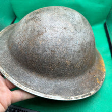 Lade das Bild in den Galerie-Viewer, British Army Mk2 Brodie Helmet - Original WW2 - South African Manufactured
