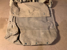 Lade das Bild in den Galerie-Viewer, Original WW2 British Army Indian Made Soldiers Gas Mask Bag &amp; Strap - 1943 Dated
