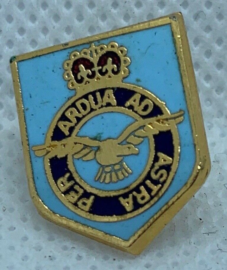 RAF Royal Air Force - NEW British Army Military Cap/Tie/Lapel Pin Badge #159