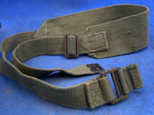 Charger l&#39;image dans la galerie, Original WW2 British Army 44 Pattern Shoulder Strap - 1945 Dated
