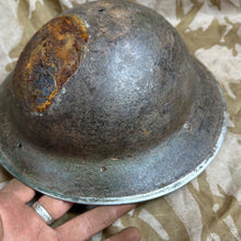 Lade das Bild in den Galerie-Viewer, Britischer Armee-Mk2-Brodie-Helm – Original aus dem 2. Weltkrieg – südafrikanische Herstellung 
