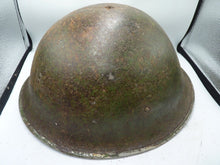 Lade das Bild in den Galerie-Viewer, Mk3 Kanadische / Britische Armee Original WW2 Schildkrötenhelm mit hoher Niete 
