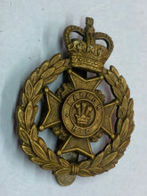 Lade das Bild in den Galerie-Viewer, Original British Army - RADNOR Queen&#39;s Crown Home Guard Cap Badge
