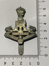 Load image into Gallery viewer, WW1 / WW2 British Army THE PRINCE OF WALE&#39;S REGIMENT white metal Cap Badge
