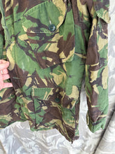 Lade das Bild in den Galerie-Viewer, Original DPM Camouflage-Kittel für gemäßigte Temperaturen der britischen Armee – Brustumfang 40 Zoll
