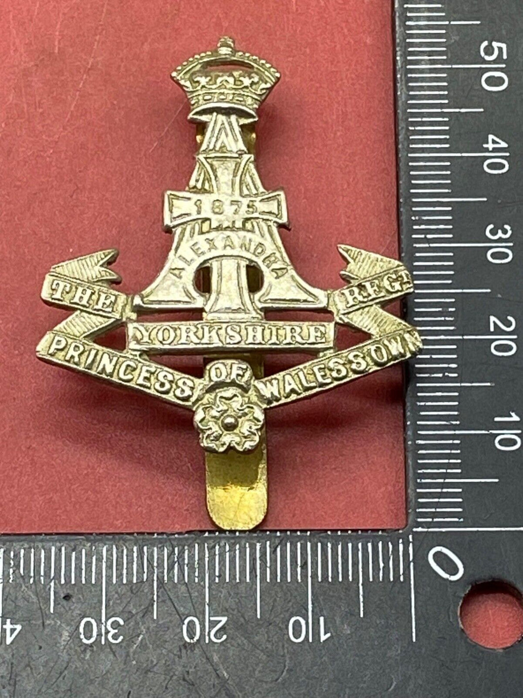 British Army WW1 / WW2 The Royal Yorkshire Regiment Cap Badge with Rear Slider.