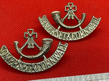 Load image into Gallery viewer, Pair of British Army SOMERSET &amp; CORNWALL Shoulder Titles
