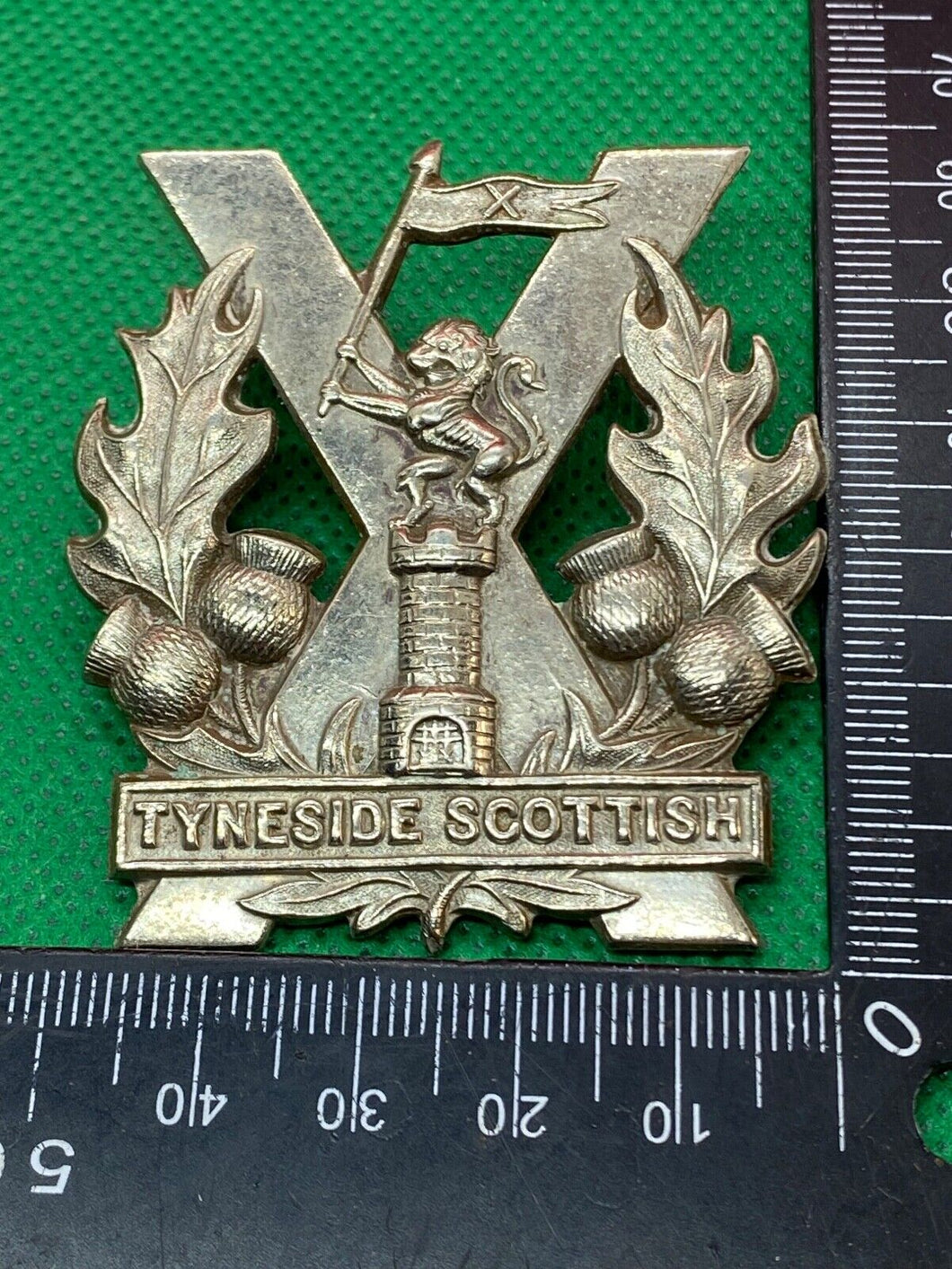 Original WW1 / WW2 British Army - Tyneside Scottish Regiment Cap Badge