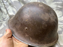 Lade das Bild in den Galerie-Viewer, Originaler Mk3 High Rivet Turtle Helm &amp; Futter der britischen/kanadischen Armee aus dem 2. Weltkrieg 
