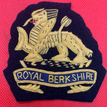 Charger l&#39;image dans la galerie, British Army Royal Berkshire Regimental Embroidered Blazer Badge
