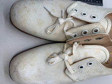 Load image into Gallery viewer, Original WW2 British Army Women&#39;s White Summer Shoes - ATS WAAF - Size 250s
