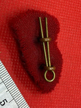 Lade das Bild in den Galerie-Viewer, Original WW1 / WW2 British Army Artillery Officers Brass Collar Badge &amp; Backing
