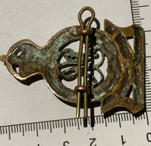 Load image into Gallery viewer, A RARE WW1 British Army cast SURREY YEOMANRY bronze/brass cap badge - The Militaria Shop
