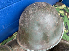 Lade das Bild in den Galerie-Viewer, Original WW2 Canadian / British Army Mk3 Turtle Helmet - High Rivet
