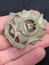 Load image into Gallery viewer, Original WW2 British Army Bedfordshire and Hertfordshire Brass Cap Badge
