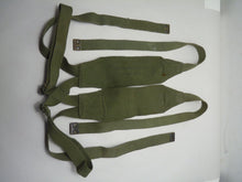 Charger l&#39;image dans la galerie, Original WW2 British Army 44 Pattern Shoulder Cross Straps
