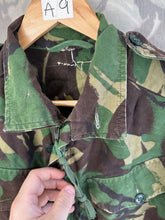 Lade das Bild in den Galerie-Viewer, Original DPM Camouflage-Kittel für gemäßigte Temperaturen der britischen Armee – Brustumfang 40 Zoll
