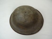 Lade das Bild in den Galerie-Viewer, Original Mk3 Schildkrötenhelm der kanadischen/britischen Armee aus dem 2. Weltkrieg mit hohen Nieten 
