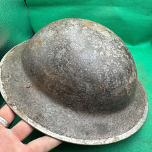 Lade das Bild in den Galerie-Viewer, Britischer Armee-Mk2-Brodie-Helm – Original aus dem 2. Weltkrieg – südafrikanische Herstellung 
