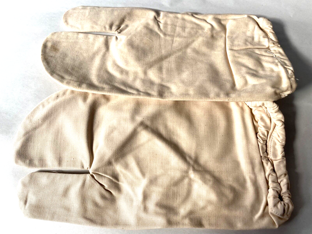 A Matching Pair of WW2 British Army Winter Gunners Gloves - Marked & Dated 1941.